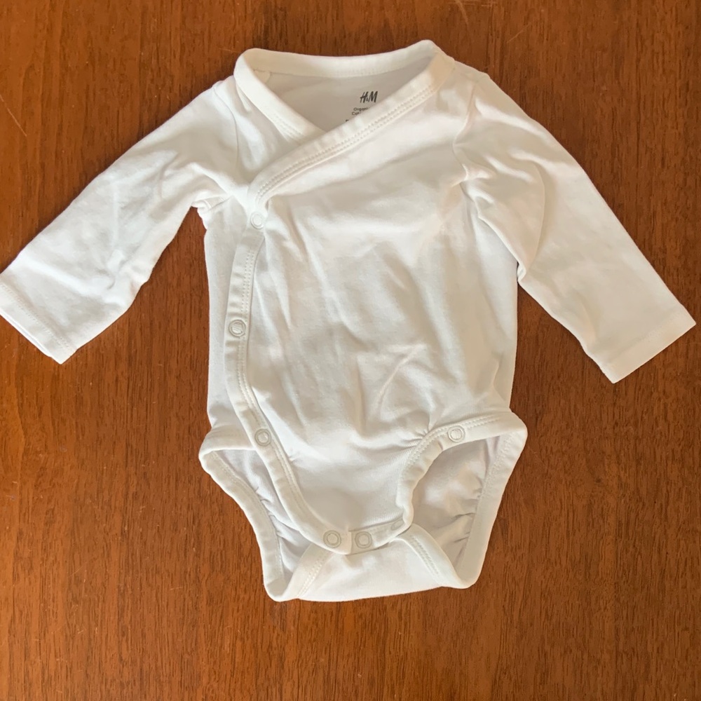 🍓3/$10 NWOT H&M Organic Newborn Classic White Wrap Baby Bodysuit